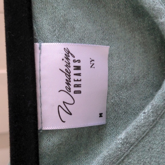 wandering dreams NY medium green tank cropped top - Picture 3 of 8